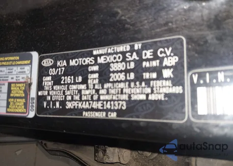 2017 Kia Forte Lx z USA, uszkodzony, nr VIN 3KPFK4A74HE141373